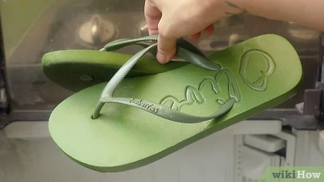 How to Clean Dirty Sandals
